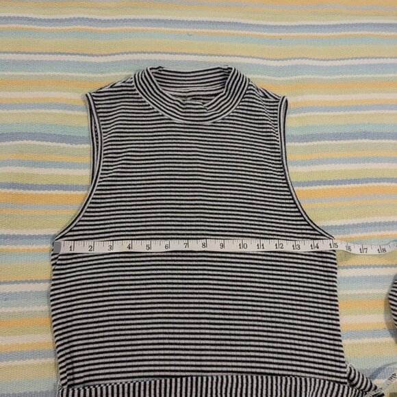 ⭐ Abercrombie & Fitch Striped Mock Neck Dress Size Small Tall - Picture 8 of 11